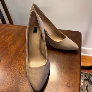 G.I.L.I. Women's Taupe Suede Heels